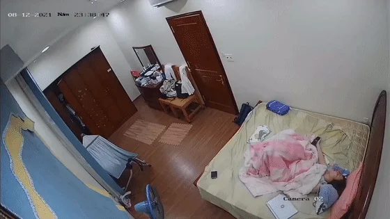 寂寞饥渴难耐 扣逼摸屌独自发泄欲望自慰