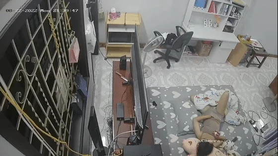 寂寞饥渴难耐 扣逼摸屌独自发泄欲望自慰