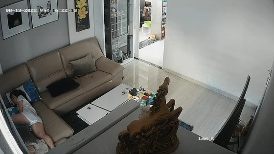 寂寞饥渴难耐 扣逼摸屌独自发泄欲望自慰