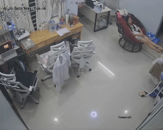 寂寞饥渴难耐 扣逼摸屌独自发泄欲望自慰