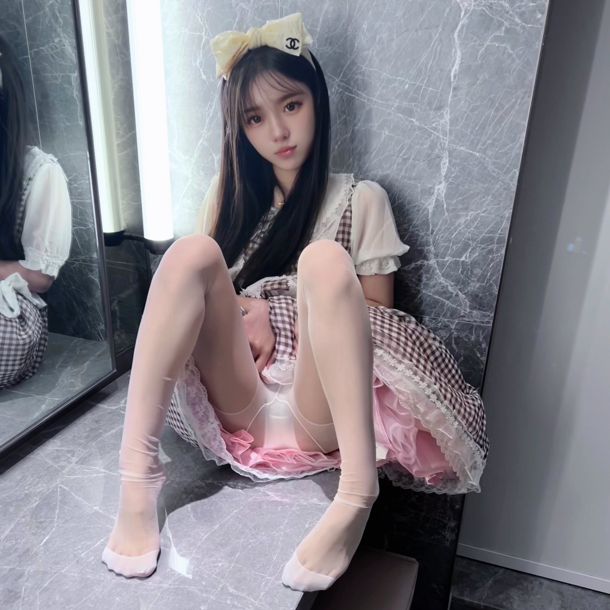 被主人开屁眼了 两个洞里都插满了 以后会不会插两根肉棒子 爆插白嫩小母狗的小屁股 不听话的狗狗