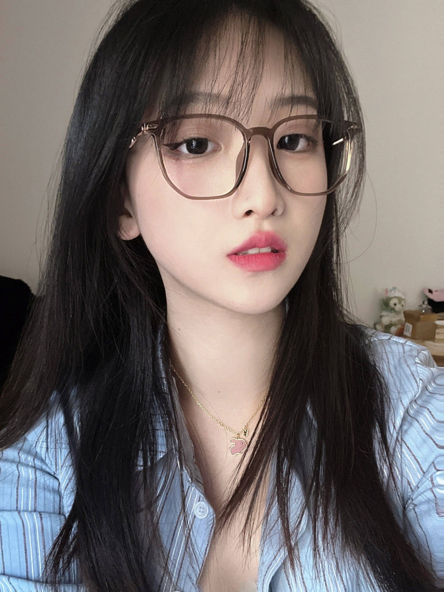 〖重磅推荐 清纯大学生〗00后女大学生 即清纯又风骚 纷纷嫩嫩的肌肤 水嫩一线天白虎嫩B 活力四射