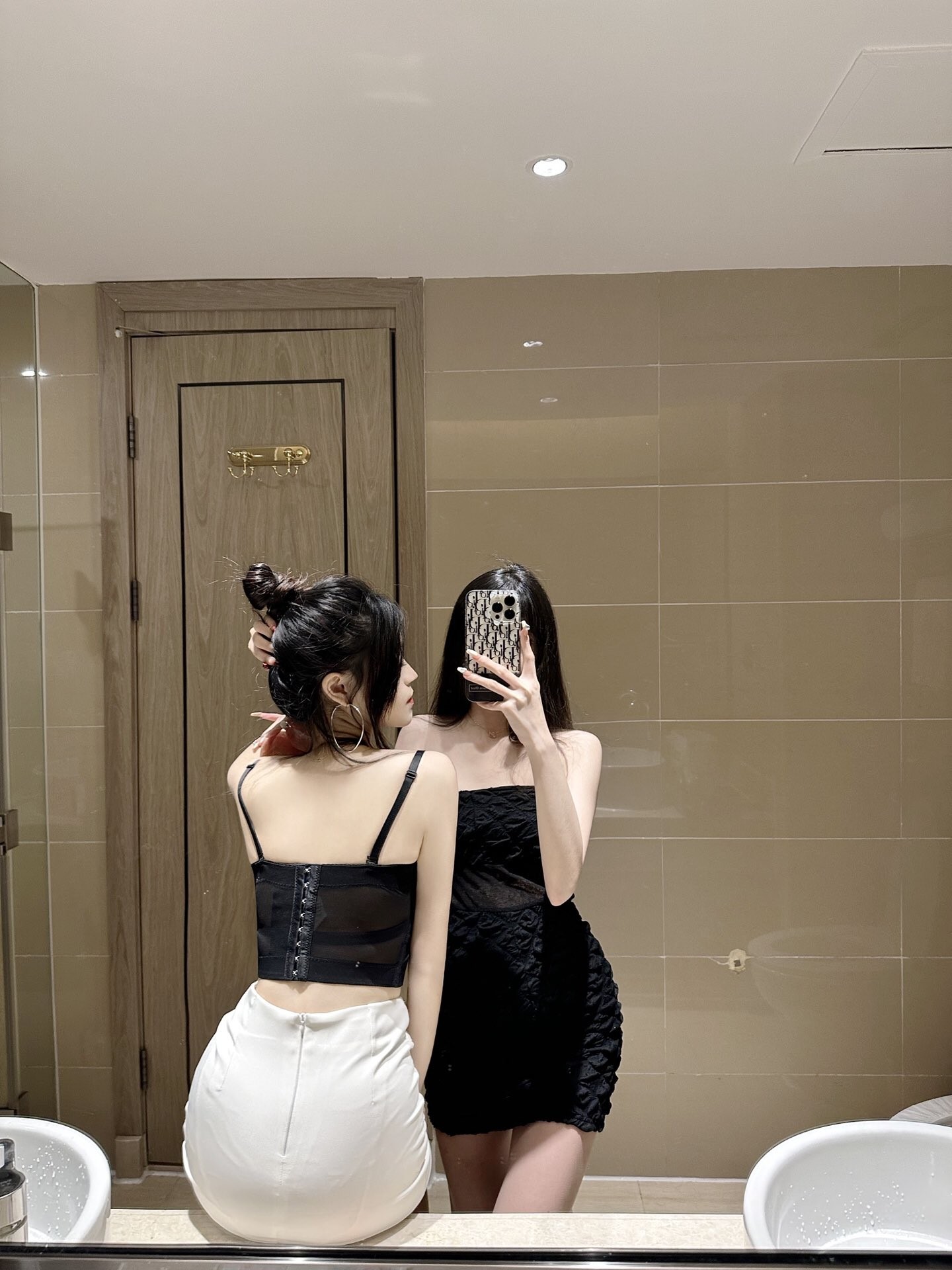 〖重磅推荐 清纯大学生〗00后女大学生 即清纯又风骚 纷纷嫩嫩的肌肤 水嫩一线天白虎嫩B 活力四射