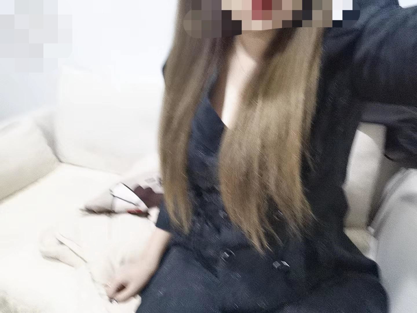 ✅最新姐弟乱L✅上了一起长大的大奶丰臀反差婊堂姐，170高身材高挑附生活照