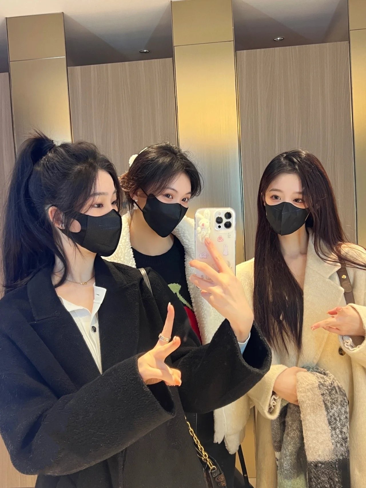 精液从女神嫩穴流出的样子是如此美丽 白浆缓缓从屄内流出堪称绝美 精液灌满女神小骚逼