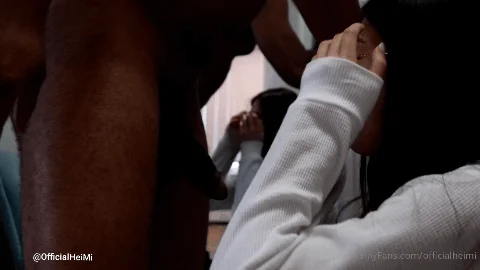 ✨华裔媚黑婊「HeiMi」OF露脸性爱私拍 恋黑女奴情迷胡子黑鬼男友大黑屌疯狂骤雨爆操