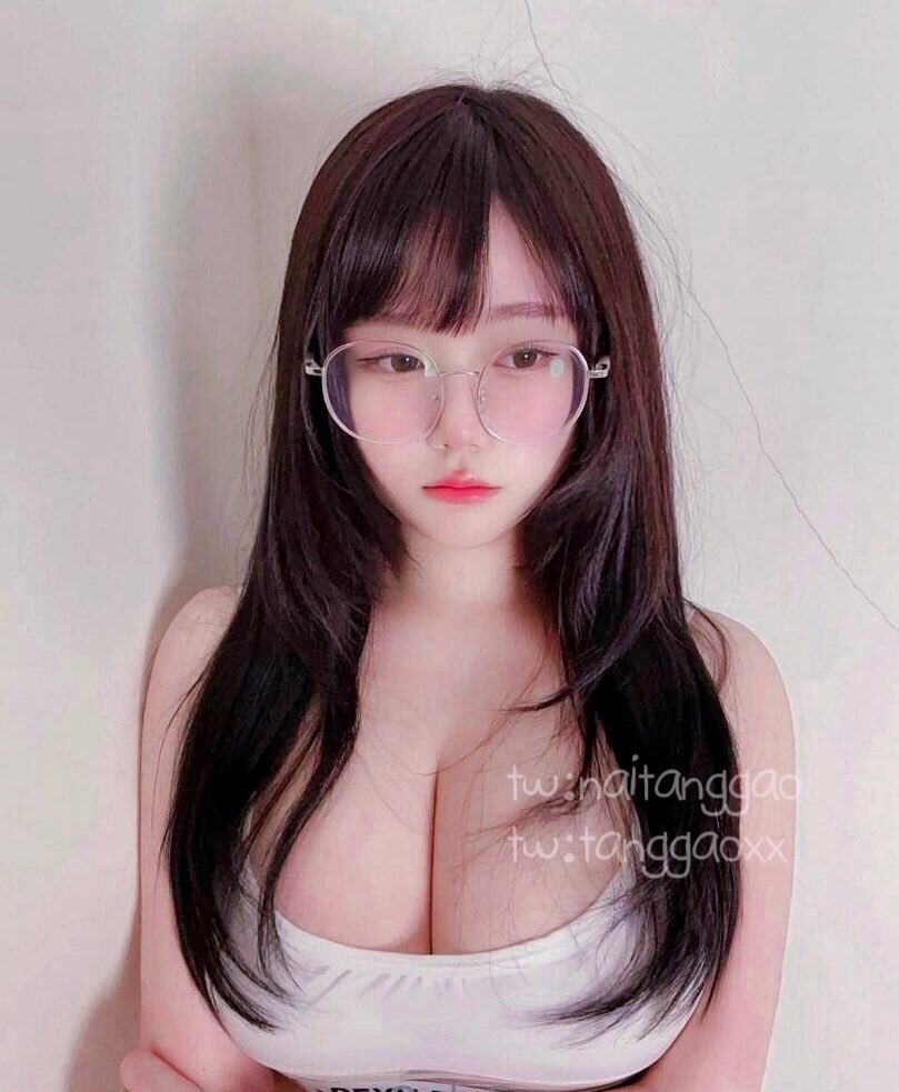 体验过灌肠吗？体内被撑满的感觉真的好爽。外人眼中的女神内心渴望被当成妓女一样狠狠羞辱