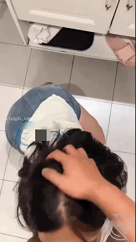 ⭐⭐外站操逼大神正义君⭐在厕所爆操小姨子性感牛仔包臀裙