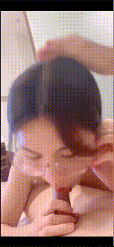 清新校园女神 少女刚发育好的胴体让人流口水 小小年纪就这么放荡，以后还了得 超嫩小骚逼干的淫水泛滥