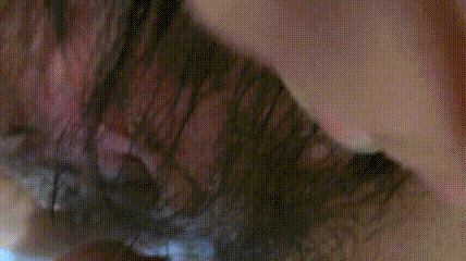 熟女阿姨 不能拍啊 不行 被无套输出 还点害羞 只拉一半給你看小奶子 关了灯才脱掉衣服