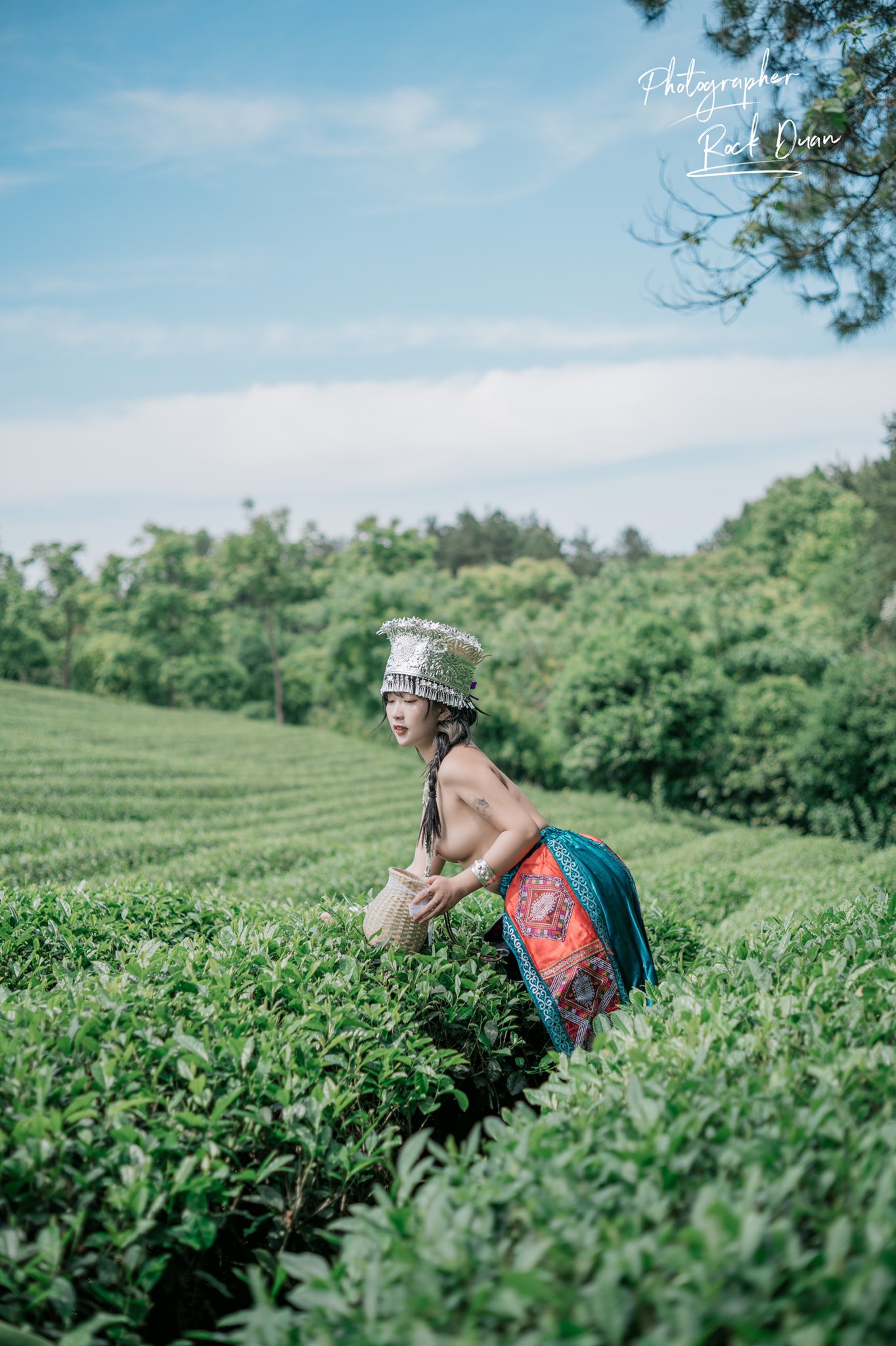 超极品反差女神『浅浅』露出界天花板 带狐狸尾巴极限户外公众场所露出 性感女神极限反差
