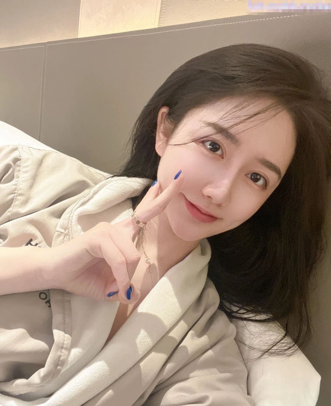 这个火辣的身材你们想不想操 这种姿势被操有种母狗交配的感觉