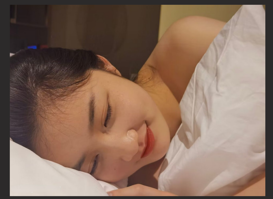 烟台学院大四小姐姐和男友私密视频流出 胸上种满小草莓