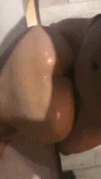 这个火辣的身材你们想不想操 这种姿势被操有种母狗交配的感觉