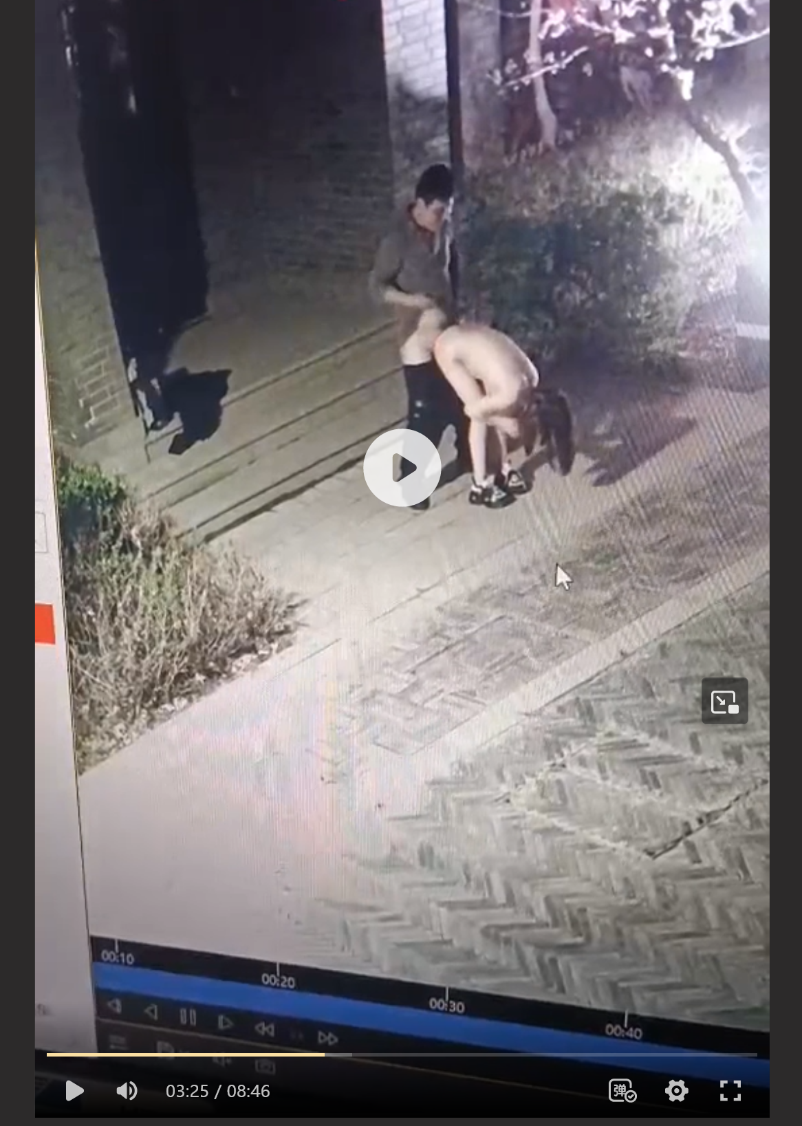 兰州老街监控门事件 大街上直接野战 8分35秒视频疯传！