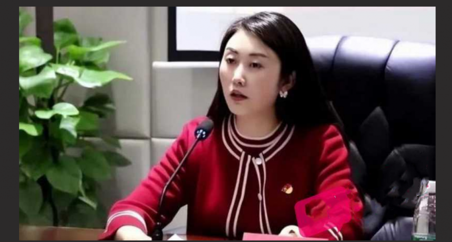 ⻓沙香艳⼥局⻓李绍萍～乱伦+师生恋+酒后乱性+权⾊交易 震碎三观视频独家放送！