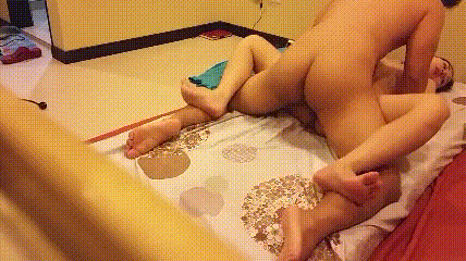 漂亮人妻在出租房偷情 这大奶子大屁屁超爱 貌似不喜欢被舔逼和菊花 最后上位趴着霍霍几下就缴Q