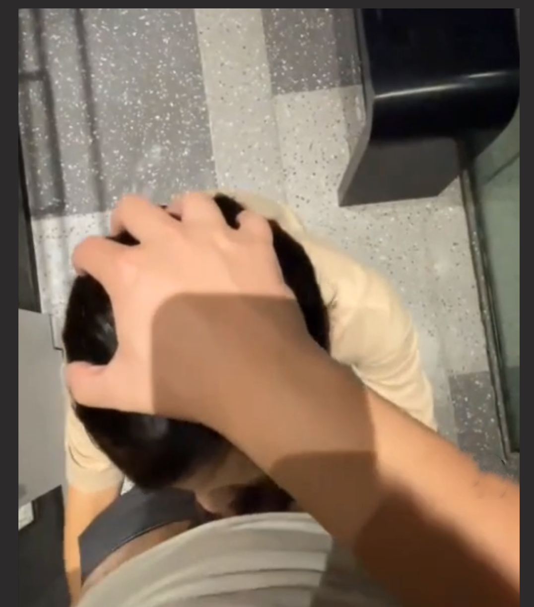 河南郑州某奔驰4S店一销售为了业绩奉献身体 客户只要买车就能无条件操两次