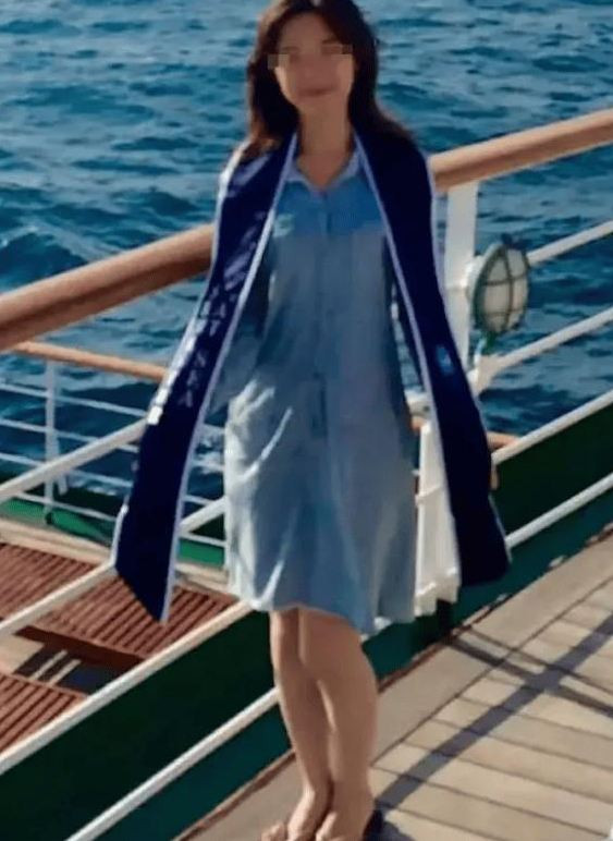 中金轻生员工郑雯露生活照曝光！漂亮又知性