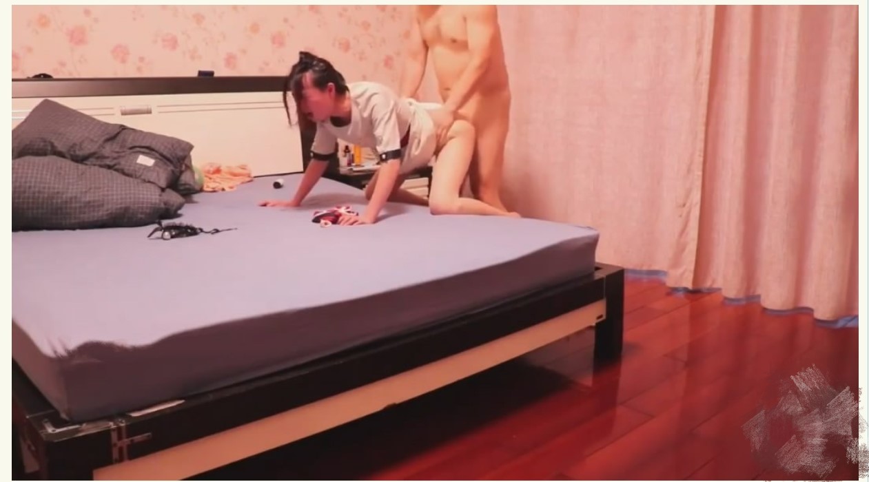 极品邻居母狗放假期间两次约炮母狗邻居被我操的话都讲不清楚了胡言乱语