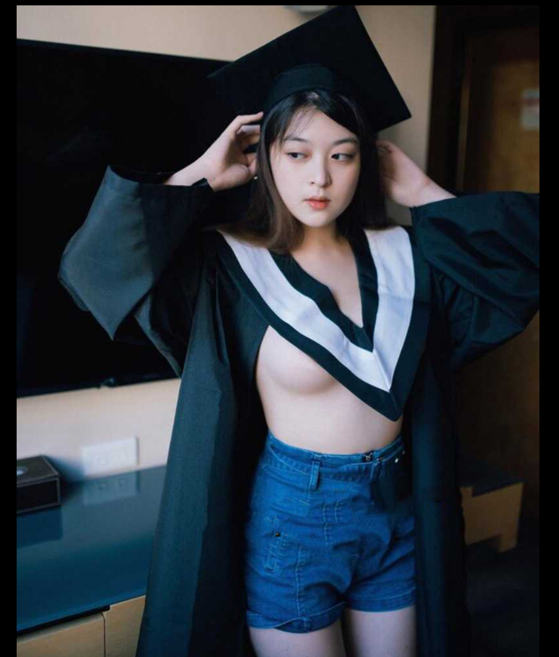 台湾女士官李语涵被爆兼职卖淫 并且与已婚男军官暧昧不清 卖淫每次收6000新台币