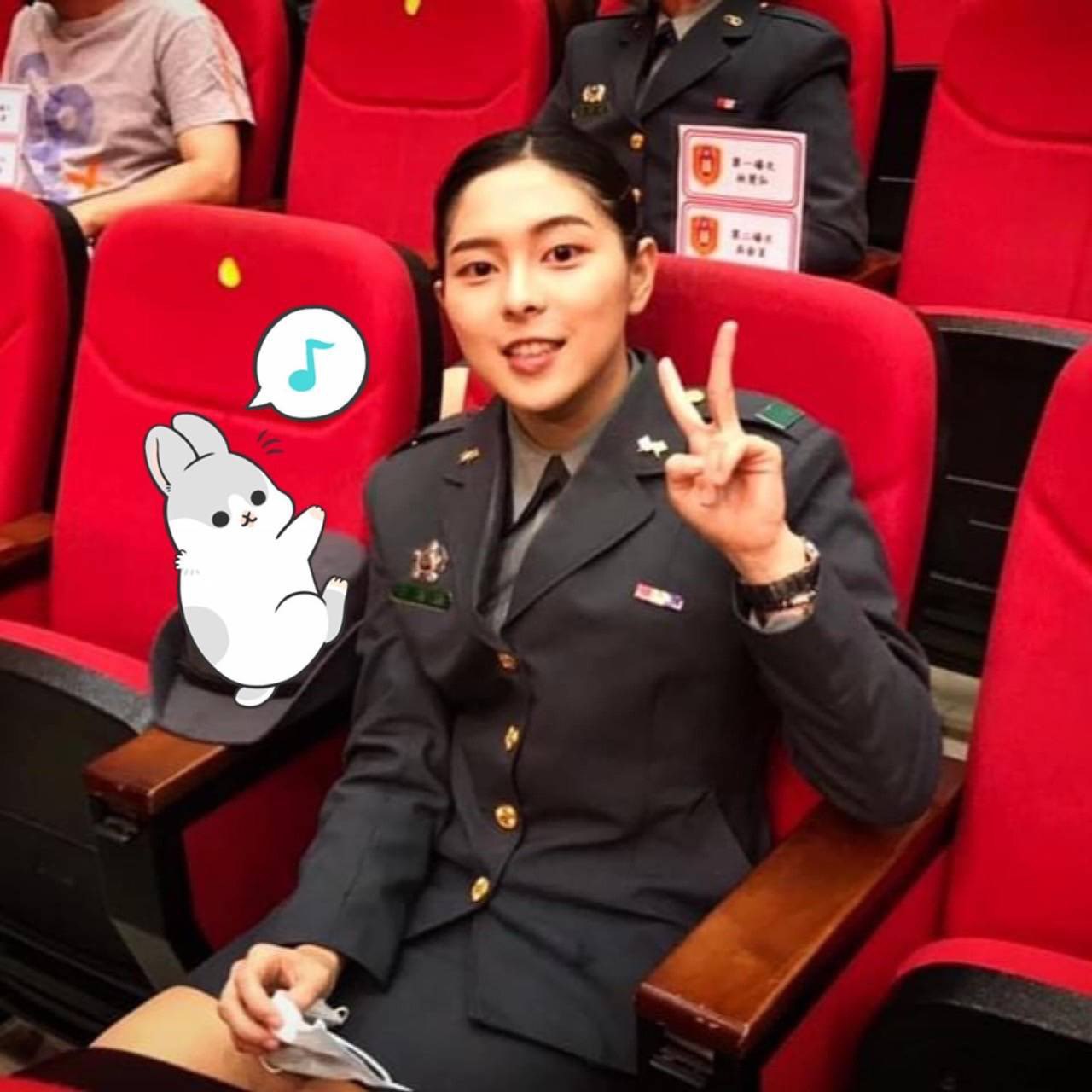 台湾女士官李语涵被爆兼职卖淫 并且与已婚男军官暧昧不清 卖淫每次收6000新台币