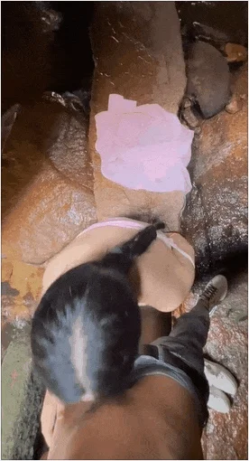 和姐姐朋友户外野炊 拉姐姐到山洞  连射两次