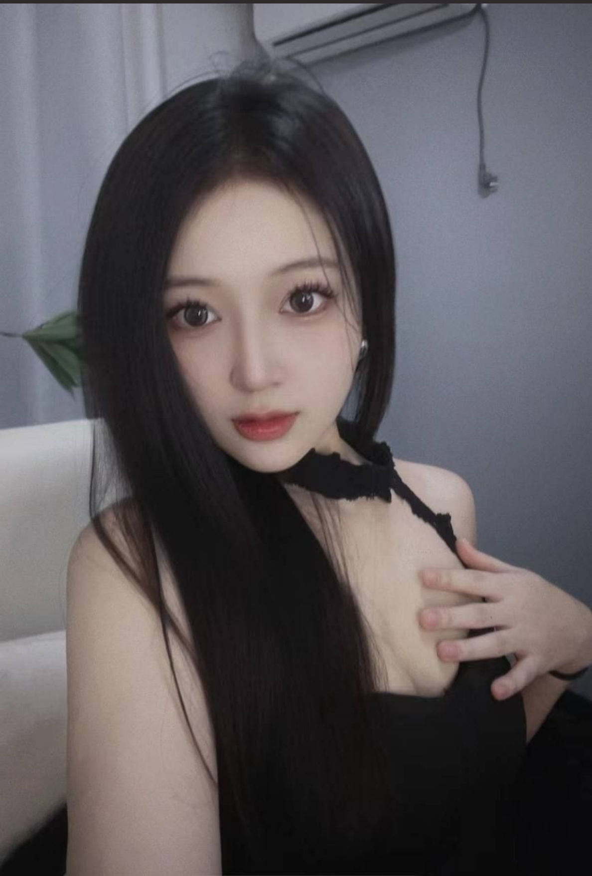 强上美术学乖乖女 一开始说好只亲亲抱抱 上了床怎能你说了算 精虫上脑 立马提枪上马