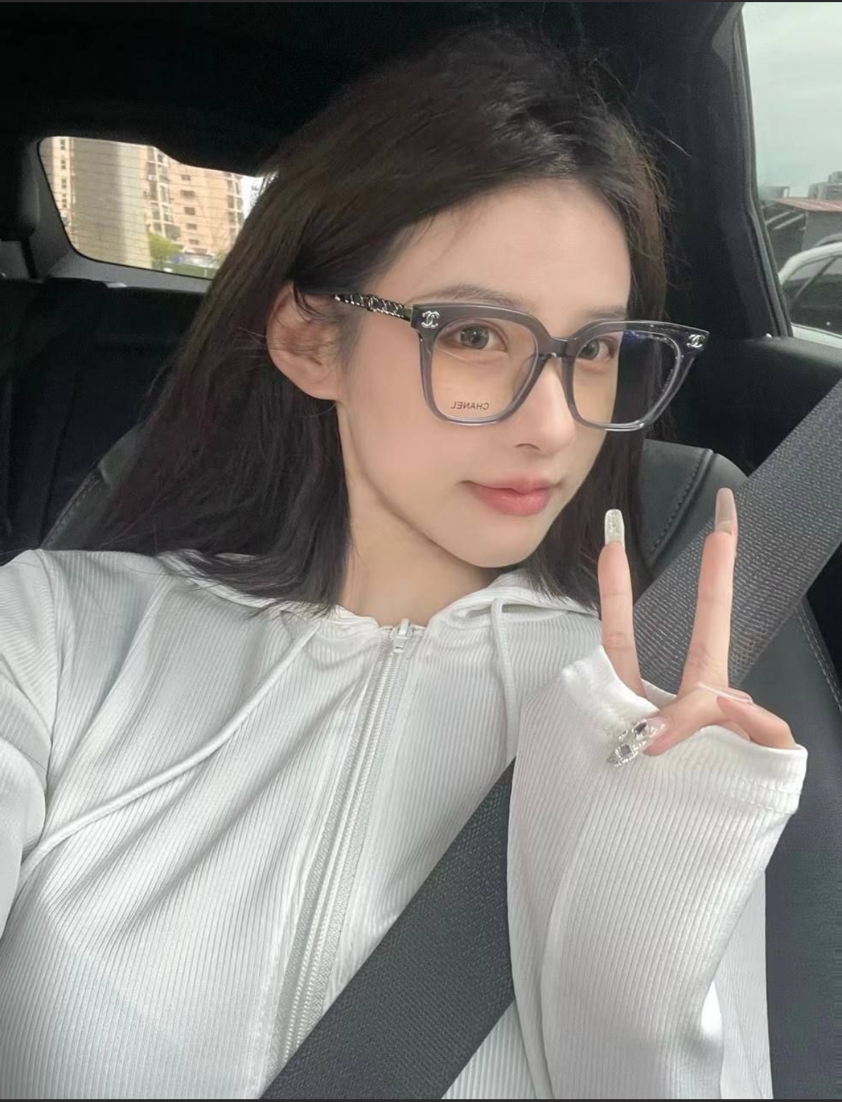 强上美术学乖乖女 一开始说好只亲亲抱抱 上了床怎能你说了算 精虫上脑 立马提枪上马