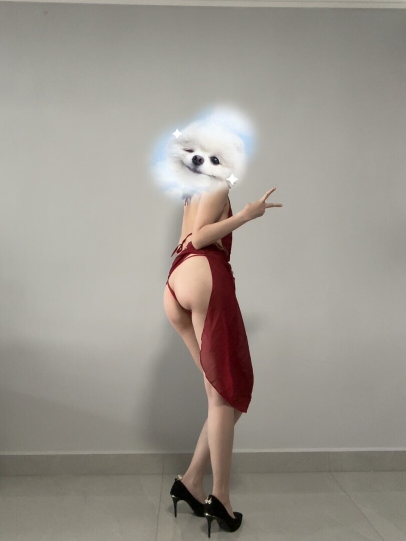 小情人红色情趣内衣诱惑，小情人的腿减一分太瘦，增一分太肥，让我爱不释手，这样的美腿你给打几分呢