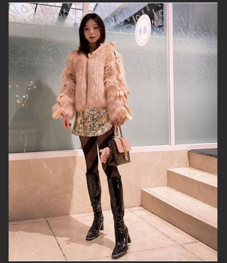 上海宝洁的女行政主管 跟同事偷情做爱记录流出 表面公司高冷主管,背地里爱吃鸡巴反差婊