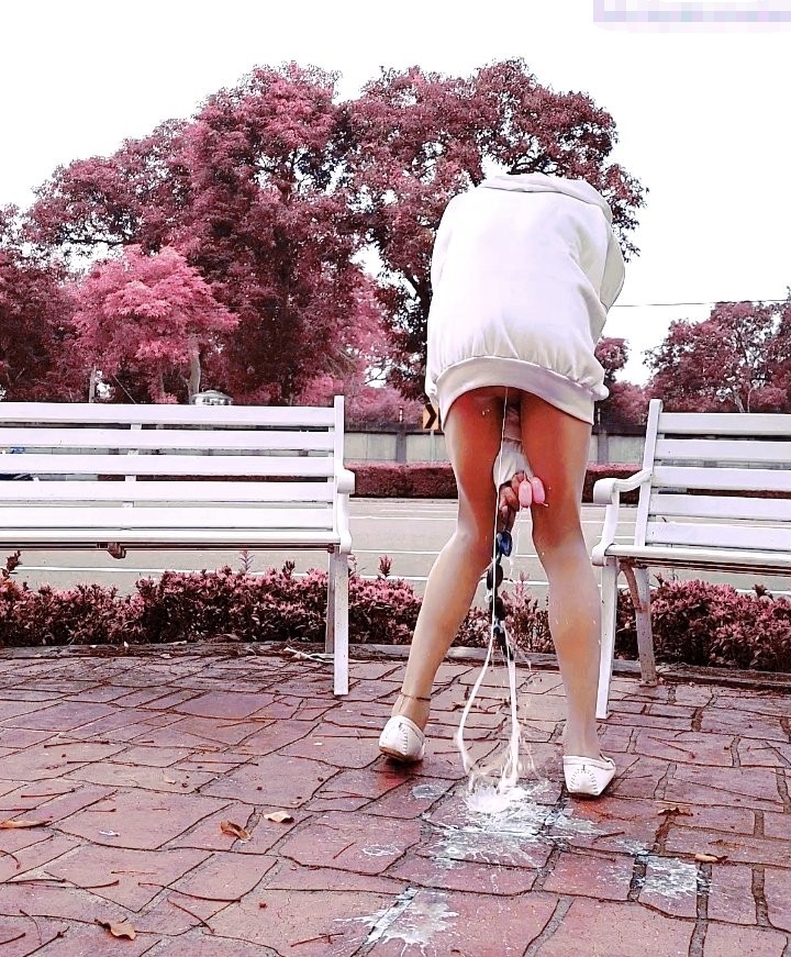 新奇刺激小闷骚型小可爱 当街浣肠潮喷露出调教肛塞尾巴束缚 跳蛋控制潮吹漏尿 高潮颤挛抽搐