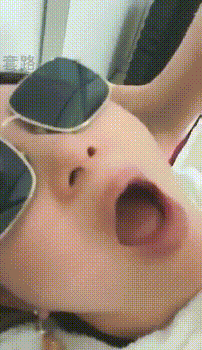 你眼里的女神 在主人面前就是一条下贱的骚母G而已 让母G们趴著翘高屁股，就是一顿鞭子抽！