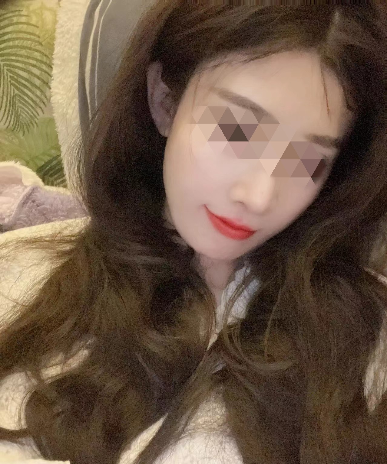 撩了个很瘦，但腰细且胸大的极品少妇