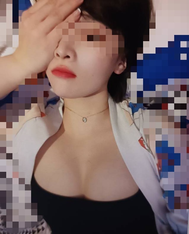 撩了个很瘦，但腰细且胸大的极品少妇