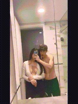 叫这么大声不怕你老公生气吗？他现在就喜欢看我被别人操，现在肯定在偷偷打飞机！绿帽献娇妻给别人操