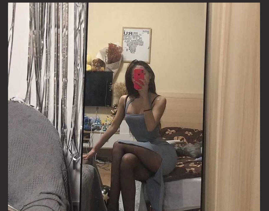 江西宜春学院极品女神冯萧娜 被男友约到酒店联络感情 把丝袜塞到小姐姐嘴里暴力插入 光听声音就已经射了