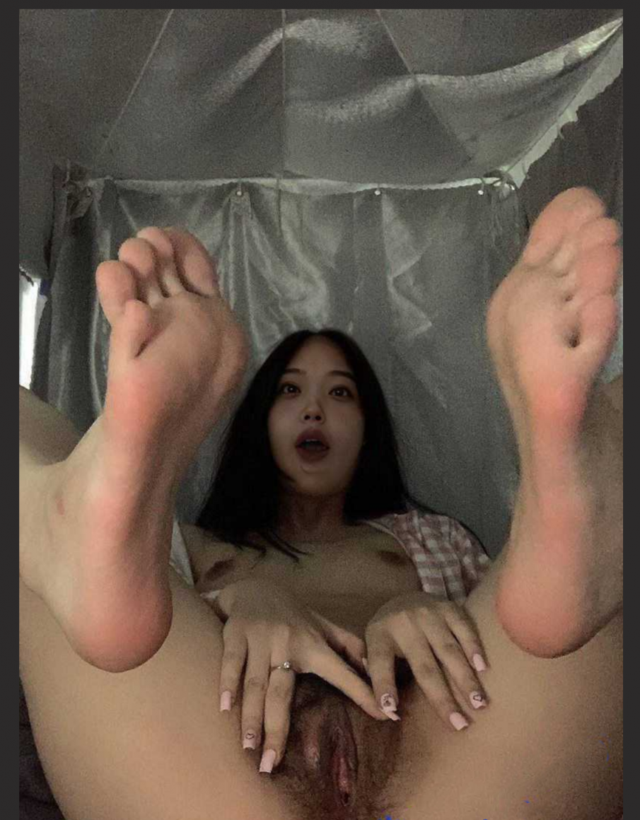 南京农业大学学生妹温婷 被学弟调教露穴自拍 男友发现后曝光 小母狗骚得一批！