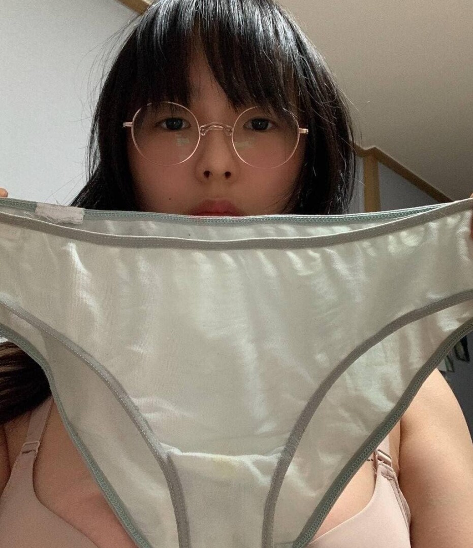 反差女大只是还不够骚，需要像母狗一样狠狠的调教