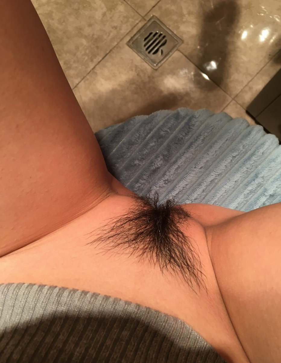 反差女大只是还不够骚，需要像母狗一样狠狠的调教