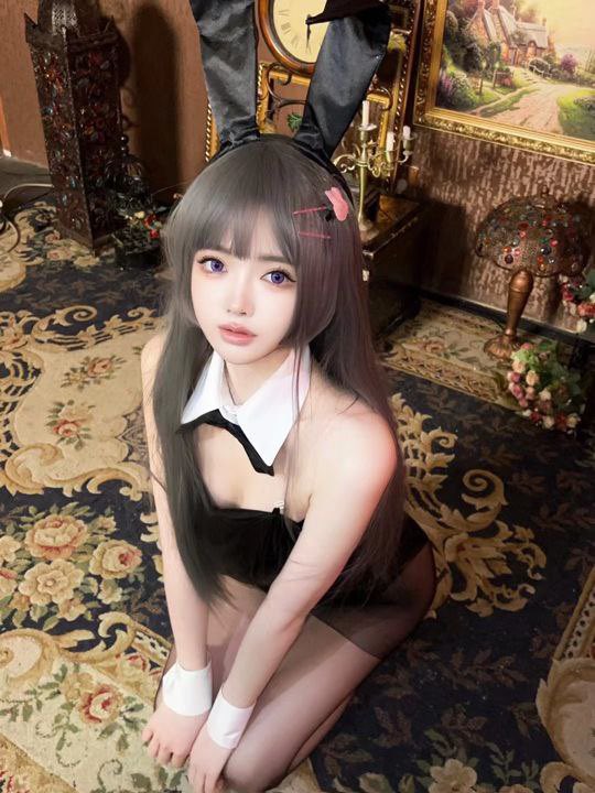 “爸爸我的阴道都被你撑满了 好像要被拽出来了一样”别人眼里的空姐女神 下班赶紧跑到酒店里来