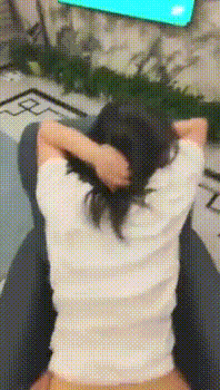 要不要尝尝38度的逼逼 大屁股已经撅好了还不赶紧把你的大家伙插进来塞满我！坐在哥哥上面使劲摇