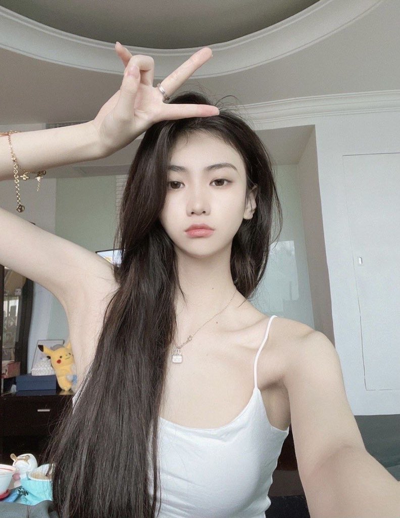 考研妹妹第一人称视角白皙透粉 做的时候她会还自己按摩阴蒂 下面粉嫩嫩的 无套的感觉非常紧致 超敏感