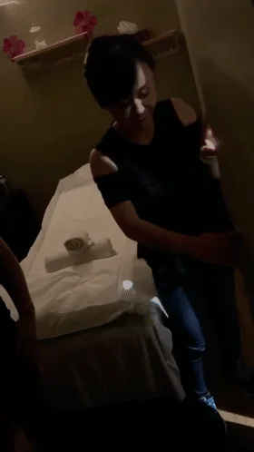 做老外的生意还得会英语，推油按摩打飞机，十分享受！