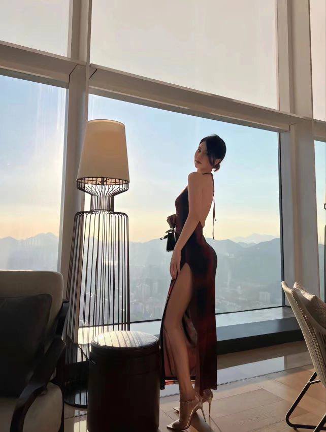 实习女教师和偷情 肉棒塞满饥渴骚穴 又是没忍住在路边车后座的一次 没人能拒绝的了肉臀