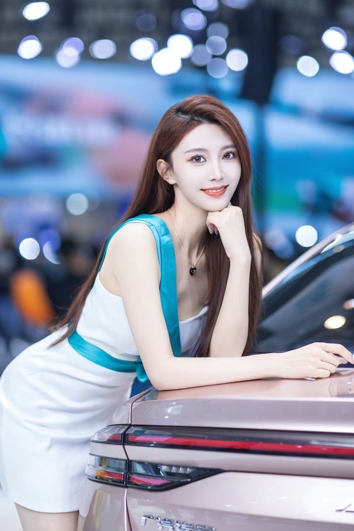 这双美腿可以当大家的福利姬嘛 红边黑丝漂亮小姐姐 撅着大屁屁被无套输出 骚逼操漏了 家里发大水了