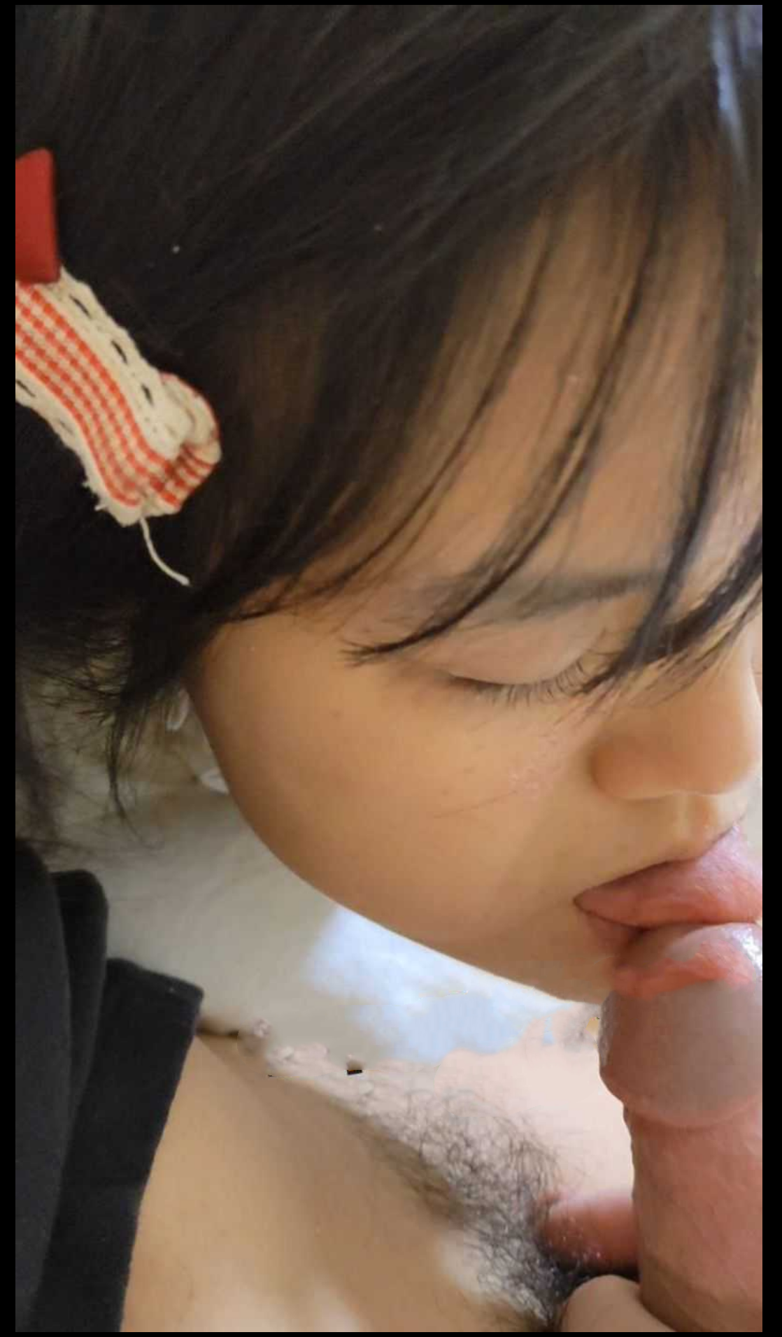 独家曝光！南昌大学共青学院摄影部部长刘诗琦口交吞精视频流出！精致的小舌头来回舔着龟头