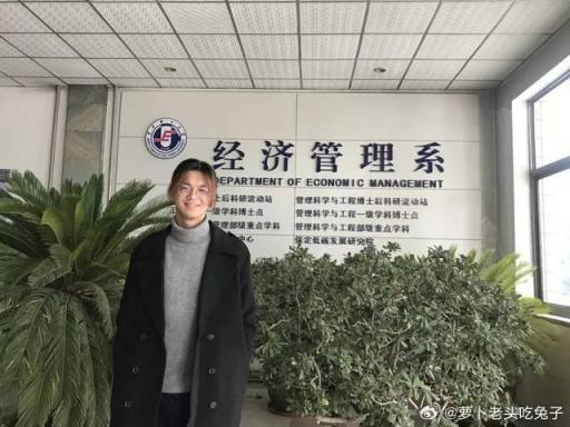 中国人民大学硕士张文隽 强奸病娇学妹 教学楼内强迫口交 暴力深喉到吐血!张文隽强奸视频被曝光