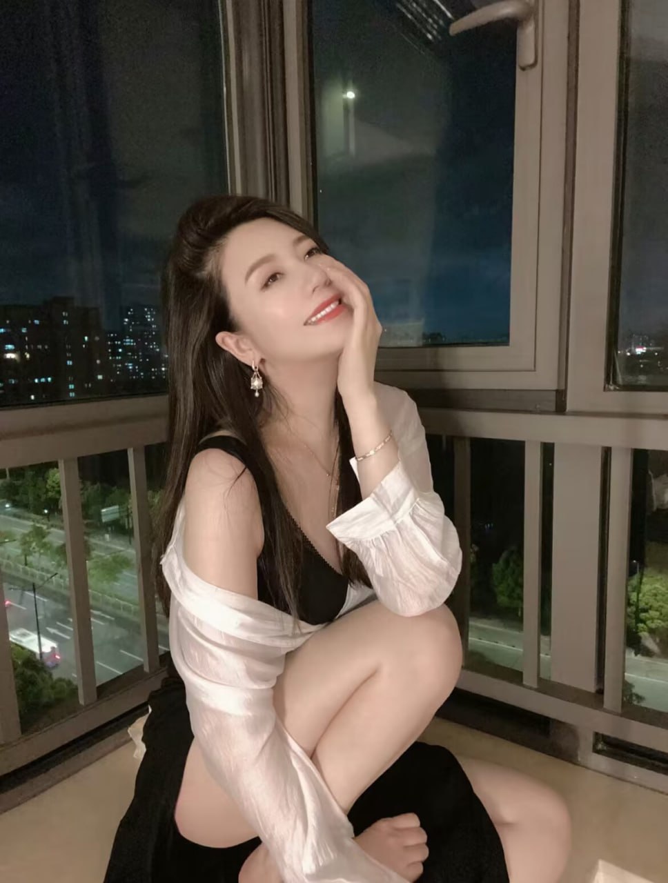 包臀裙狗链丝袜高跟御姐 嘴里喊着不要 身体却很诚实 爽了以后别提有多乖了 万人求的顶级女神