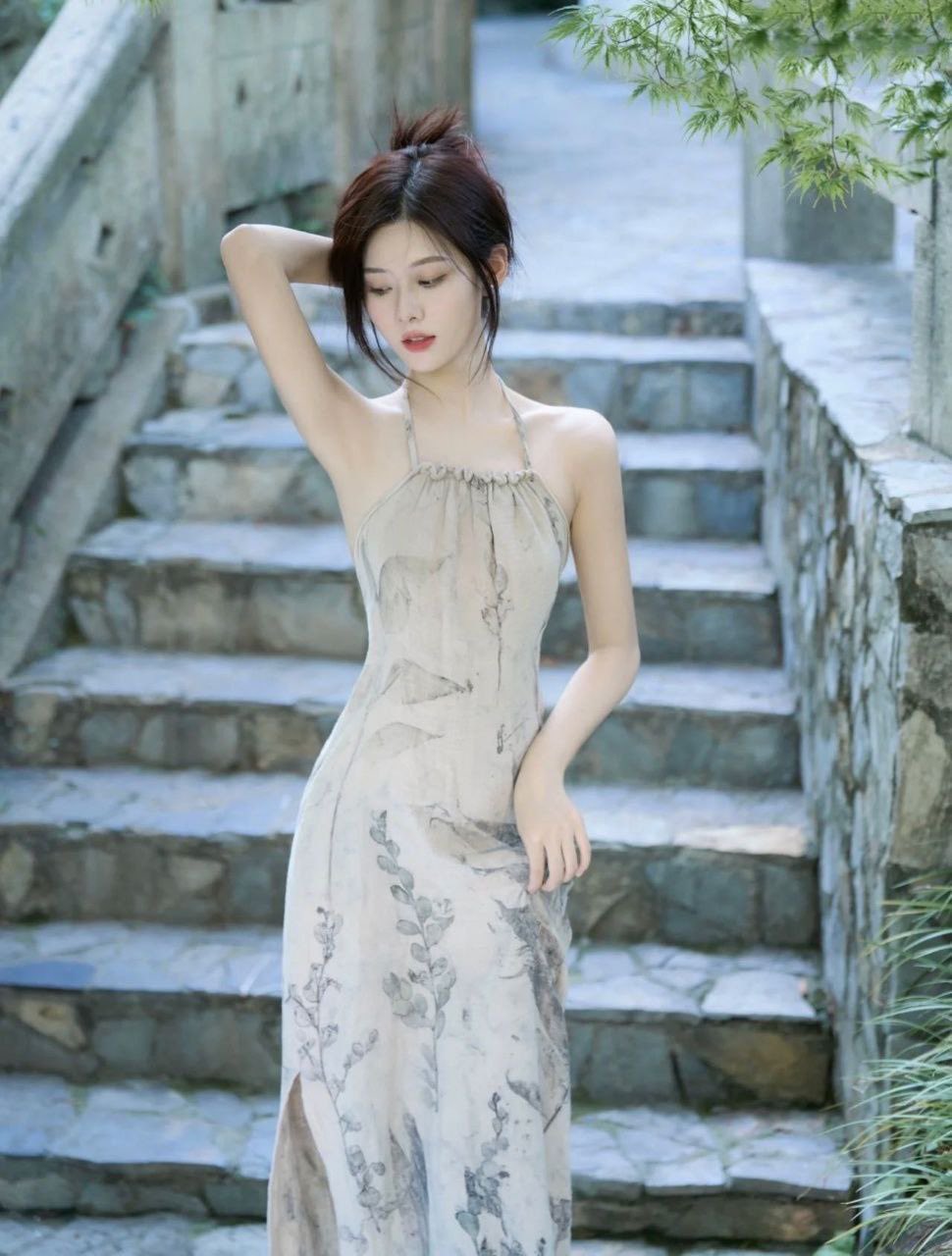 后入性感LO包臀裙女白领 天花板级美腿女神 被洞穿的女神 每一次运动代表了一次呻吟